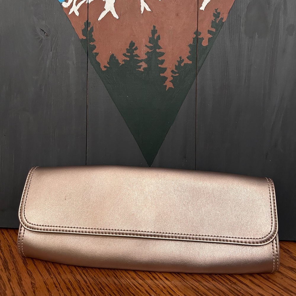 Light gold Gap clutch